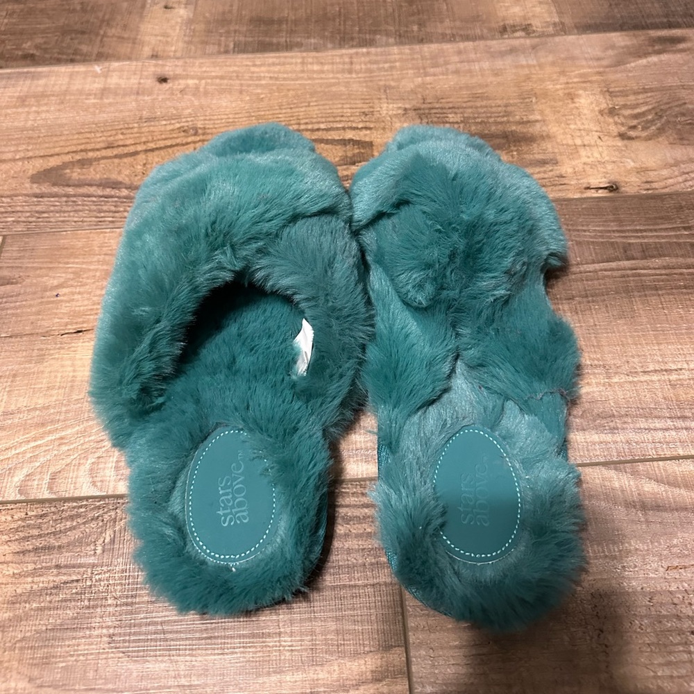 target blue slippers